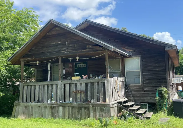 Photo 2 of Single family home for sale at 408 Bay Oaks Dr, La Porte, TX 77571 | MLS# 56744607 | Listing updated on 2026-09-18