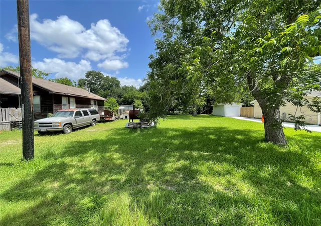 Photo 3 of Single family home for sale at 408 Bay Oaks Dr, La Porte, TX 77571 | MLS# 56744607 | Listing updated on 2026-09-18