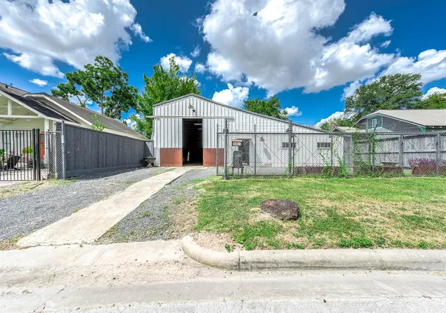 Photo 1 of Single family home for sale at 3901 Billingsley St #1, Houston, TX 77009 | MLS# 92939161 | Listing updated on 2026-09-16