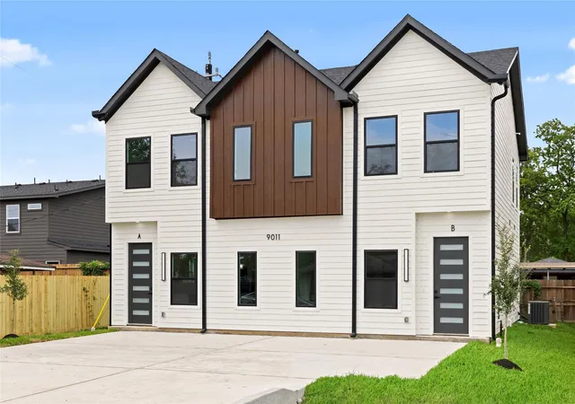 Photo 2 of Multi family home for sale at 9011 Surry St, Houston, TX 77028 | MLS# 16609512 | Listing updated on 2026-10-04