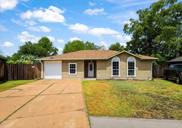 Photo 1 of Single family home for sale at 15802 Park Manor St, Houston, TX 77053 | MLS# 48274381 | Listing updated on 2026-09-11