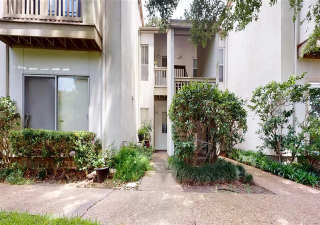 Photo 3 of Condo for sale at 2100 Tanglewilde St #482, Houston, TX 77063 | MLS# 21043000 | Listing updated on 2026-09-17