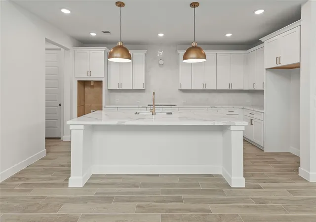 Photo 3 of Single family home for sale at 392 Mulberry Crk St, Conroe, TX 77304 | MLS# 20472219 | Listing updated on 2026-09-04
