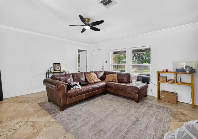 Photo 3 of Single family home for sale at 8822 Sultan Dr, Houston, TX 77078 | MLS# 43668005 | Listing updated on 2026-09-23