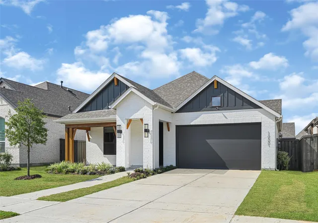 Photo 1 of Single family home for sale at 12331 Palmetto Dr, Mont Belvieu, TX 77523 | MLS# 48904730 | Listing updated on 2026-09-09