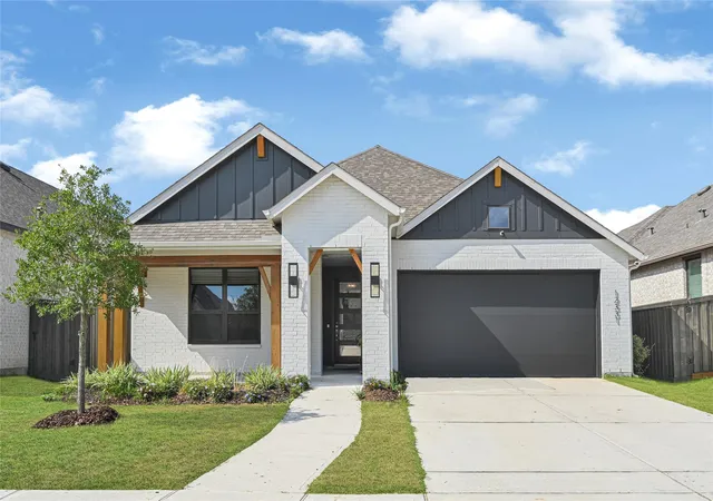 Photo 2 of Single family home for sale at 12331 Palmetto Dr, Mont Belvieu, TX 77523 | MLS# 48904730 | Listing updated on 2026-09-09