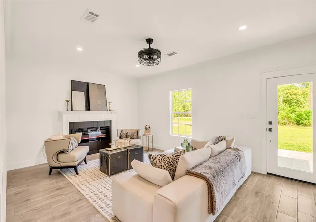 Photo 3 of Single family home for sale at 407 Harris Rd, Highlands, TX 77562 | MLS# 48823824 | Listing updated on 2026-09-18