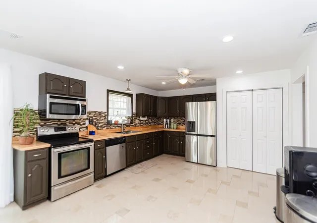 Photo 3 of Single family home for sale at 6811 Cemetary Rd, Manvel, TX 77578 | MLS# 83022334 | Listing updated on 2026-09-20
