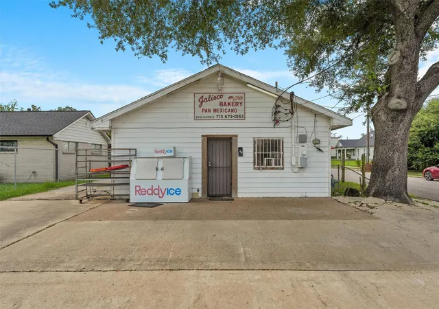Photo 1 of Single family home for sale at 2915 Kashmere St, Houston, TX 77026 | MLS# 25997231 | Listing updated on 2026-09-02