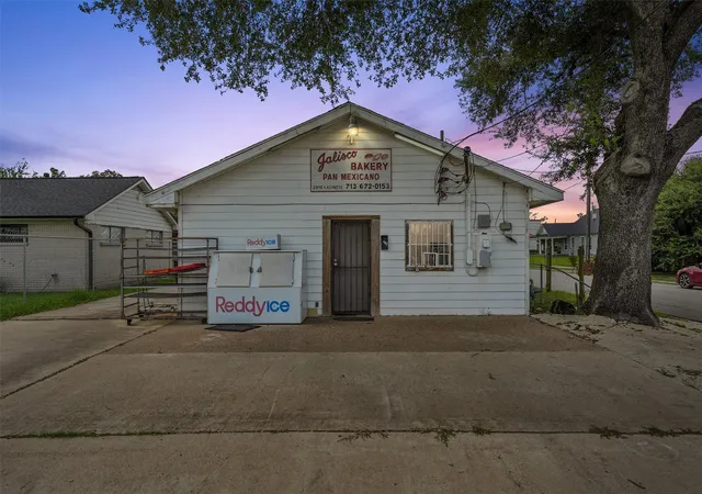 Photo 2 of Single family home for sale at 2915 Kashmere St, Houston, TX 77026 | MLS# 25997231 | Listing updated on 2026-09-02