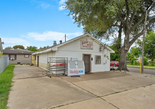 Photo 3 of Single family home for sale at 2915 Kashmere St, Houston, TX 77026 | MLS# 25997231 | Listing updated on 2026-09-02