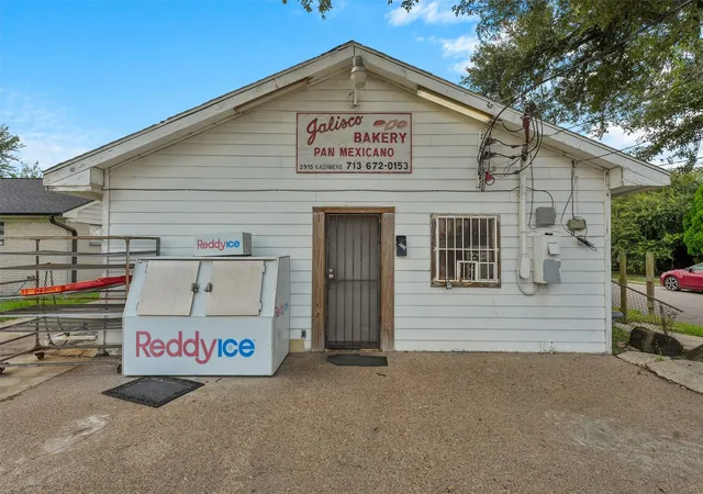 Photo 4 of Single family home for sale at 2915 Kashmere St, Houston, TX 77026 | MLS# 25997231 | Listing updated on 2026-09-02