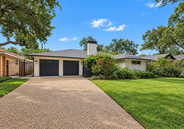 Photo 3 of Single family home for sale at 10819 Oasis Dr, Houston, TX 77096 | MLS# 93396687 | Listing updated on 2026-09-11