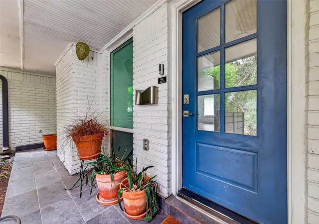 Photo 3 of Single family home for sale at 10819 Oasis Dr, Houston, TX 77096 | MLS# 93396687 | Listing updated on 2026-09-11