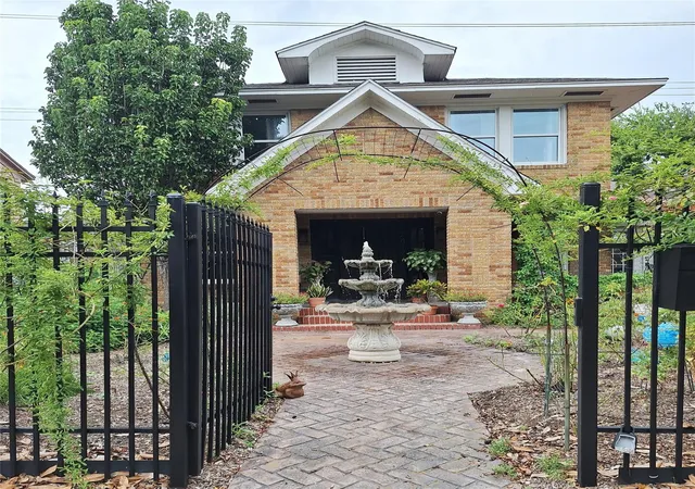 Photo 1 of Single family home for sale at 2417 Blodgett St, Houston, TX 77004 | MLS# 95219591 | Listing updated on 2026-09-24