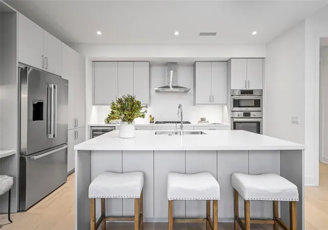 Photo 3 of Condo for sale at 2323 W Main St #305, Houston, TX 77098 | MLS# 31582845 | Listing updated on 2026-09-13