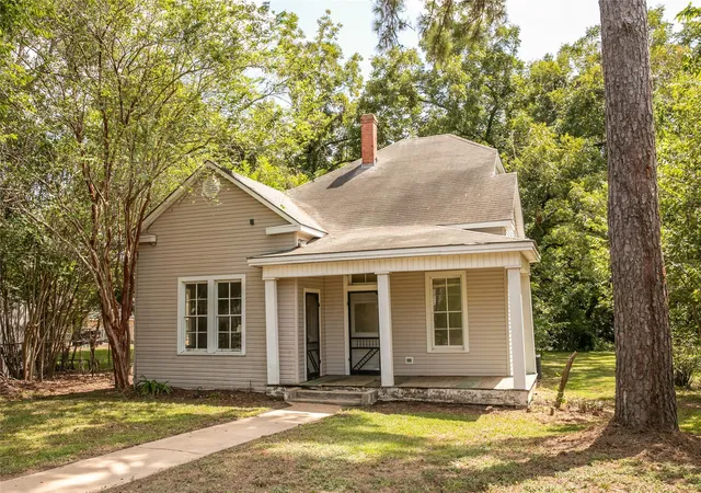 Photo 1 of Sale Pending at 1004 Norris St, Brenham, TX 77833 | MLS# 15151035 | Listing updated on 2026-09-28