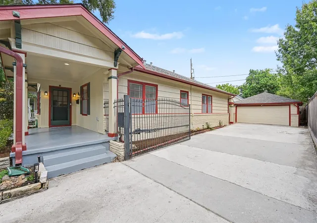 Photo 3 of Single family home for sale at 807 Key St, Houston, TX 77009 | MLS# 13698122 | Listing updated on 2026-10-03
