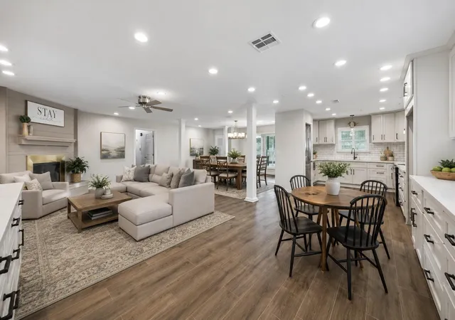 Photo 3 of Single family home for sale at 1809 Winding Crk Dr, Pearland, TX 77581 | MLS# 63093058 | Listing updated on 2026-09-04