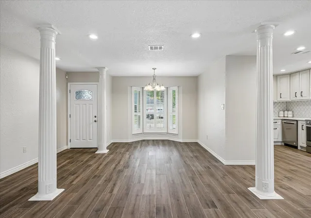 Photo 3 of Single family home for sale at 1809 Winding Crk Dr, Pearland, TX 77581 | MLS# 63093058 | Listing updated on 2026-09-04
