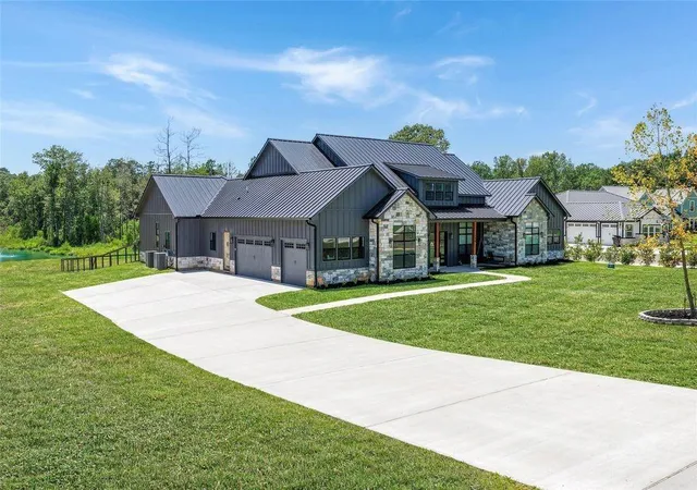 Photo 2 of Single family home for sale at 150 Quiet Springs Trl, Willis, TX 77378 | MLS# 44841567 | Listing updated on 2026-10-09