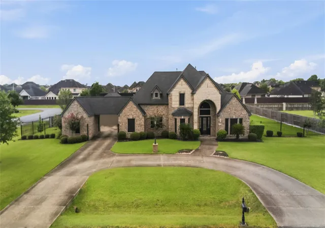 Photo 1 of Sale Pending at 7702 Grovewood Ct, Pearland, TX 77581 | MLS# 56826925 | Listing updated on 2026-09-19