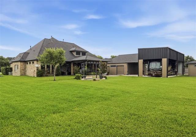 Photo 2 of Sale Pending at 7702 Grovewood Ct, Pearland, TX 77581 | MLS# 56826925 | Listing updated on 2026-09-19