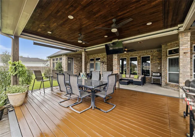 Photo 3 of Sale Pending at 7702 Grovewood Ct, Pearland, TX 77581 | MLS# 56826925 | Listing updated on 2026-09-19