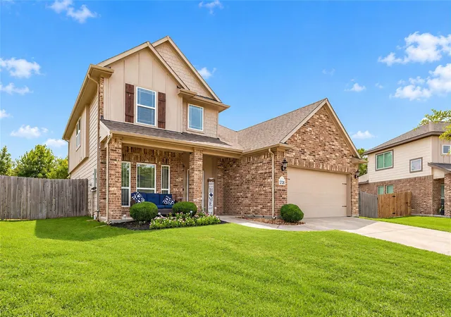 Photo 3 of Single family home for sale at 1728 Wandering Hills Rd, Conroe, TX 77304 | MLS# 78246643 | Listing updated on 2026-10-09