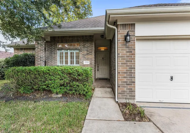 Photo 4 of Single family home for sale at 28910 Hidden Lake Ct, Magnolia, TX 77354 | MLS# 60487754 | Listing updated on 2026-09-21