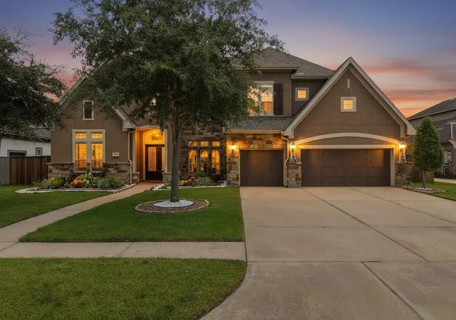 Photo 2 of Single family home for sale at 1817 Eagle Crk Dr, Friendswood, TX 77546 | MLS# 69561213 | Listing updated on 2026-10-06
