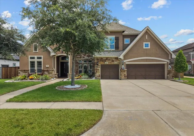 Photo 3 of Single family home for sale at 1817 Eagle Crk Dr, Friendswood, TX 77546 | MLS# 69561213 | Listing updated on 2026-10-06
