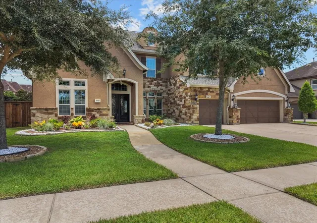 Photo 4 of Single family home for sale at 1817 Eagle Crk Dr, Friendswood, TX 77546 | MLS# 69561213 | Listing updated on 2026-10-06