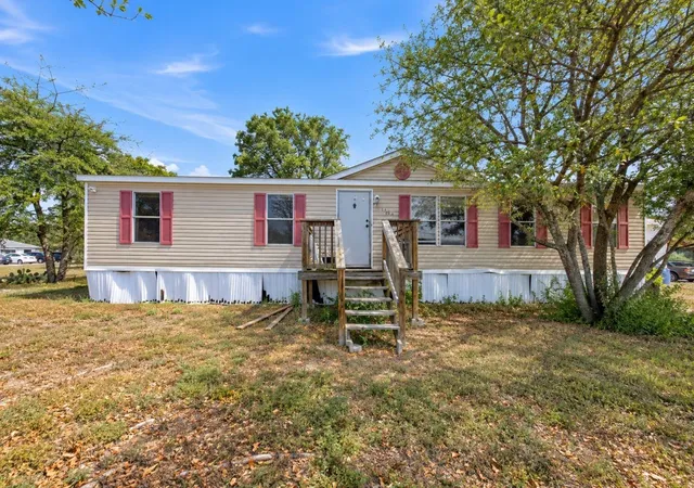 Photo 1 of Single family home for sale at 104 Lone Oak Cir, Bastrop, TX 78602 | MLS# 75530643 | Listing updated on 2026-09-11