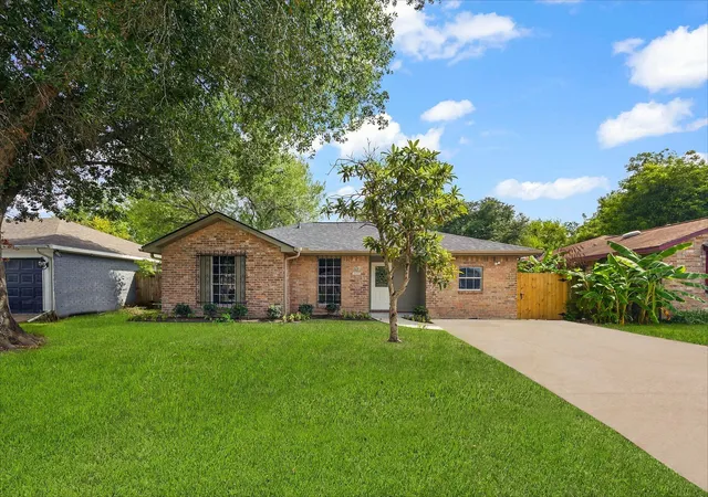 Photo 2 of Single family home for sale at 5115 Beechaven St, Houston, TX 77053 | MLS# 66048912 | Listing updated on 2026-09-11