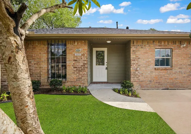Photo 3 of Single family home for sale at 5115 Beechaven St, Houston, TX 77053 | MLS# 66048912 | Listing updated on 2026-09-11