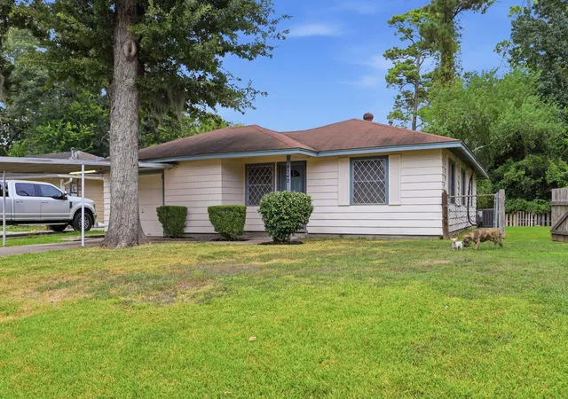Photo 3 of Single family home for sale at 9242 Forest View St, Houston, TX 77078 | MLS# 97287960 | Listing updated on 2026-09-04