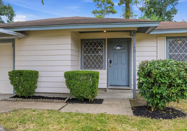 Photo 3 of Single family home for sale at 9242 Forest View St, Houston, TX 77078 | MLS# 97287960 | Listing updated on 2026-09-04
