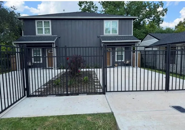 Photo 1 of Single family home for sale at 3433 Lydia St, Houston, TX 77021 | MLS# 10368010 | Listing updated on 2026-09-11