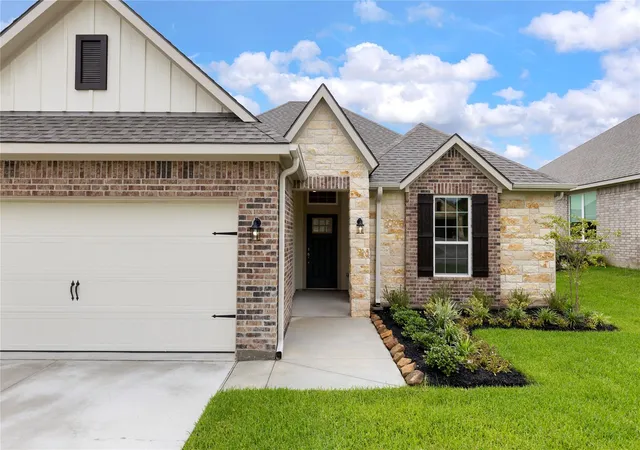 Photo 3 of Single family home for sale at 2033 Winepress Rd, Brenham, TX 77833 | MLS# 56516624 | Listing updated on 2026-09-19