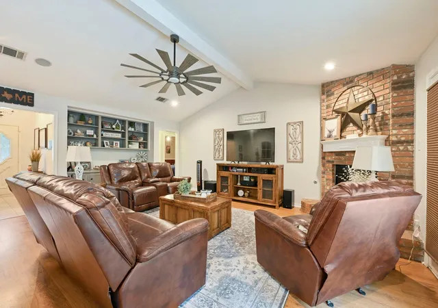 Photo 2 of Sale Pending at 2910 Cortez Ct, College Station, TX 77845 | MLS# 80712137 | Listing updated on 2026-09-24