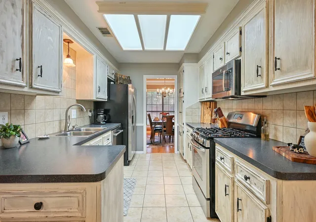 Photo 3 of Sale Pending at 2910 Cortez Ct, College Station, TX 77845 | MLS# 80712137 | Listing updated on 2026-09-24
