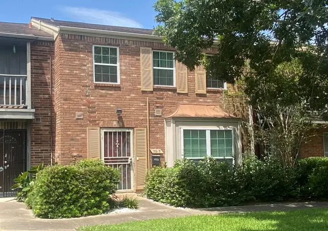 Photo 1 of Townhouse for sale at 7913 Grv Ridge Dr, Houston, TX 77061 | MLS# 98648491 | Listing updated on 2026-09-18