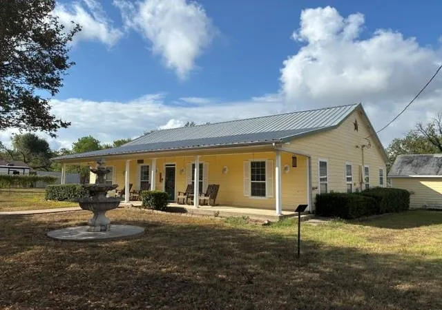 Photo 1 of Single family home for sale at 301 Beech St, Calvert, TX 77837 | MLS# 9552027 | Listing updated on 2026-09-05