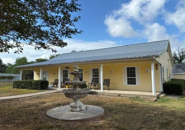 Photo 2 of Single family home for sale at 301 Beech St, Calvert, TX 77837 | MLS# 9552027 | Listing updated on 2026-09-05