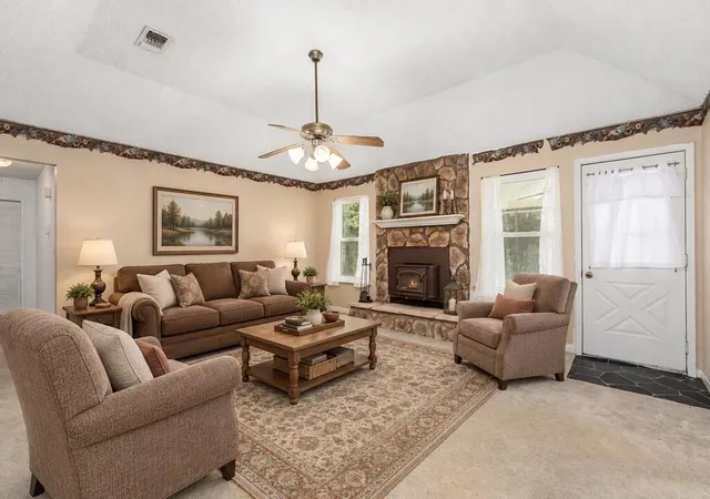 Photo 2 of Single family home for sale at 133 Oak Holw St, Huntington, TX 75949 | MLS# 10620153 | Listing updated on 2026-09-12