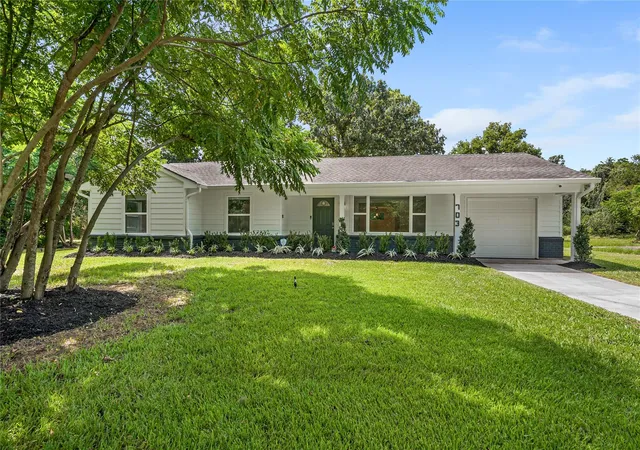 Photo 2 of Single family home for sale at 703 Newton Dr, Richmond, TX 77469 | MLS# 15429703 | Listing updated on 2026-09-20