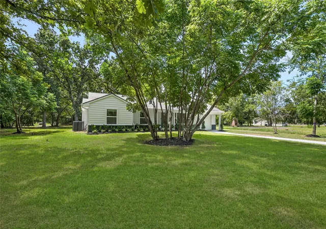 Photo 4 of Single family home for sale at 703 Newton Dr, Richmond, TX 77469 | MLS# 15429703 | Listing updated on 2026-09-20