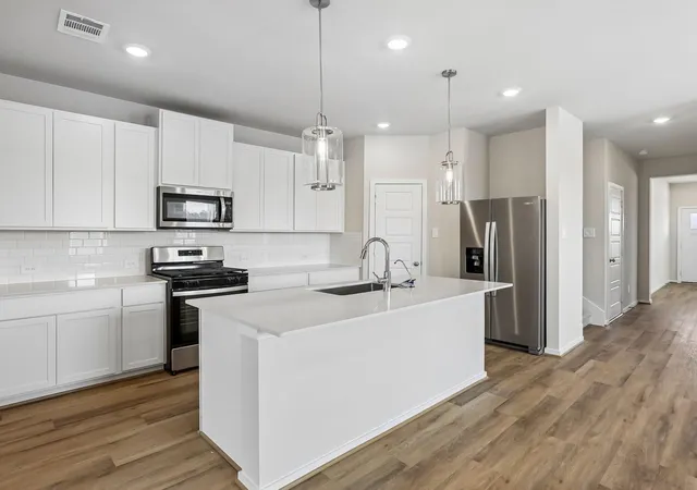 Photo 3 of Single family home for sale at 31102 Amalfi Cliff Dr, Huffman, TX 77336 | MLS# 5396290 | Listing updated on 2026-09-12