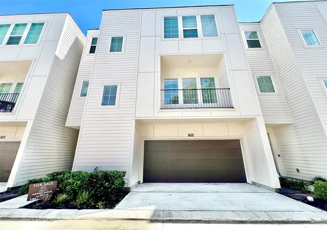 Photo 3 of Single family home for sale at 7711 Westside Villas Ln, Houston, TX 77055 | MLS# 21303100 | Listing updated on 2026-09-20